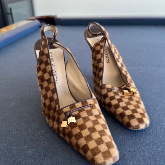 Louis Vuitton leather slimg backs - Picture 1 of 9